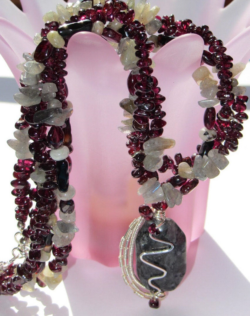 BEAUTIFUL Red GARNET and Labradorite necklace with 925 Sterling wire wrap