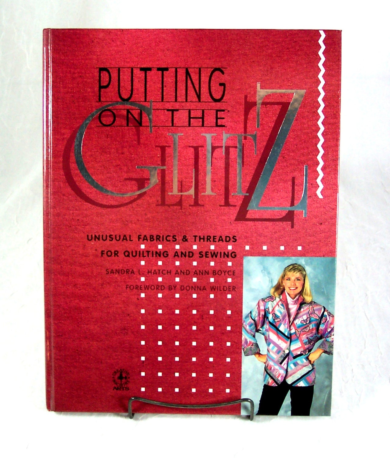 Book Sewing, Quilting, Embellishing "Putting On the Glitz" Unusual Fabrics and Threads for Quilting and Sewing