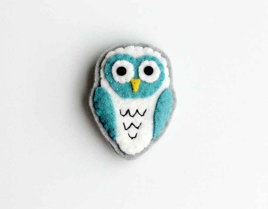 Owl Brooch, Animal Brooch, Felt Pin - Snowy White and Aqua Blue Owl