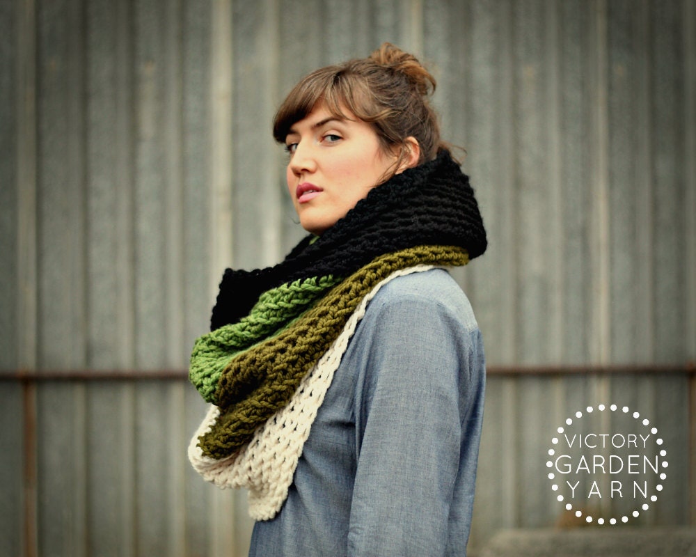 Ombré Cowl Scarf in Moss