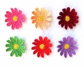 Crocheted daisies, colorful flowers applique, embellishments, wedding decorations /set of 6/