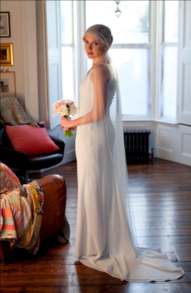 Juliet Cap Bridal Veil. with Chantilly lace, 1920s veil, Art Deco Style,,1930s Vintage Bride