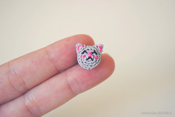Amigurumi Kitty // Brooch // Pin // Micro Crochet