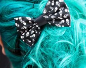 Black and White Skulls Medium Bow