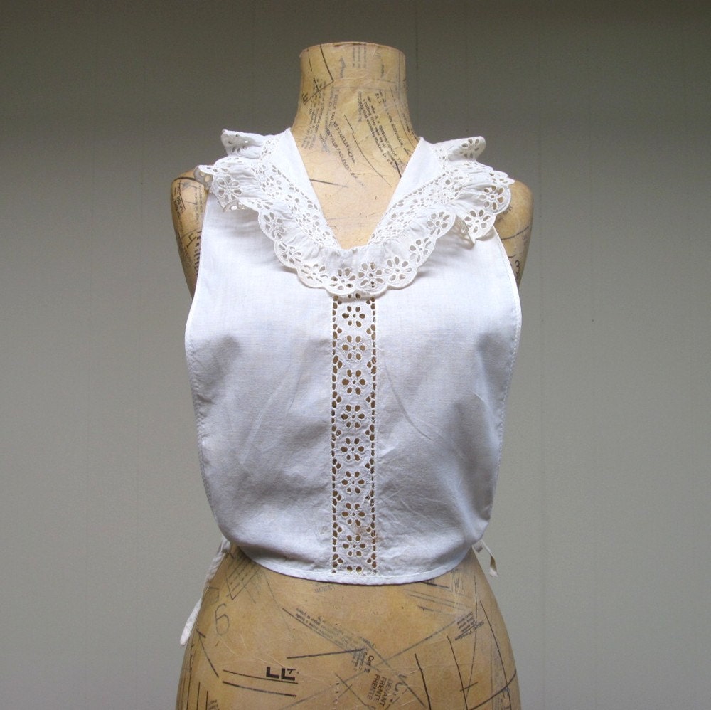 Vintage 1930s Dickie / 30s White Cotton Eyelet Floral Lace Inset