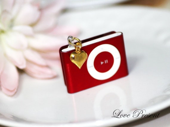 Iphone 5 ,Samsung, blackberry, htc or any device phone accessories - Sweet 3D gold heart phone plug - Valentine's day Gift