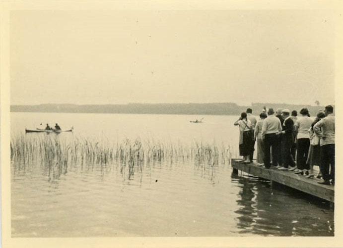 Vintage Photo "Watching Boats", Photography, Paper Ephemera, Snapshot, Old Photo, Collectibles - 0014