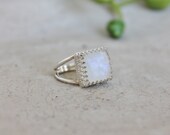 rainbow moonstone ring,sterling silver ring,gemstone ring,rainbow ring,everyday ring,925 silver jewelry