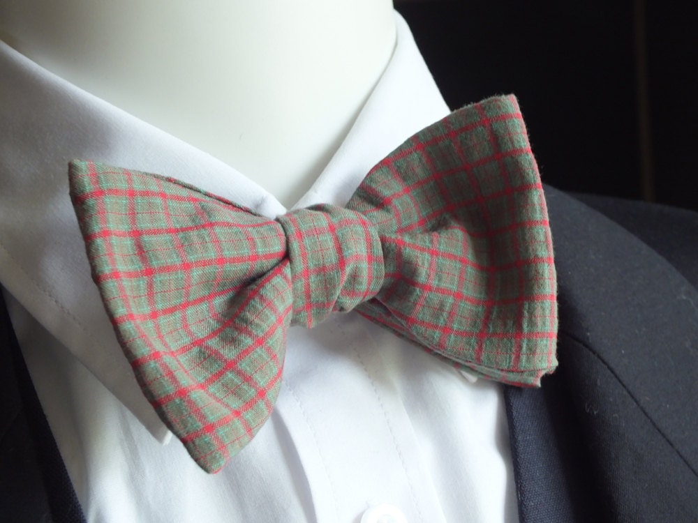 Bow tie - plaid poly cotton fabric / freestyle bowtie - I make freestyle bowties for men.