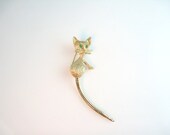 Siamese Cat Pin Brushed Gold Tone Emerald Green Rhinestone Eyes 1960s Figural Kitty Jewelry