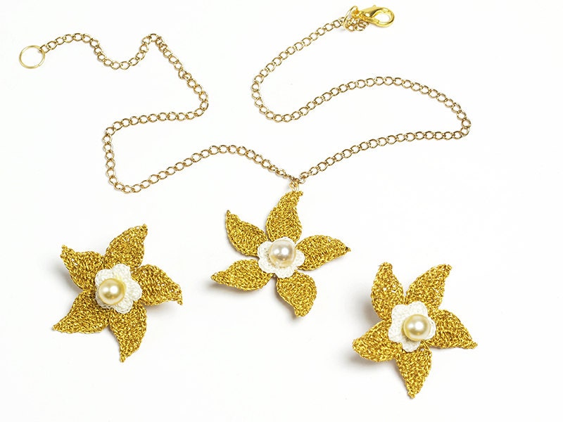 Crochet Bohemian Chic Necklace and Studs Earrings Set in Gold, White with Glass Pearl Varnished Hippie Boho Gypsy Jewelry Flower Iznik Tile