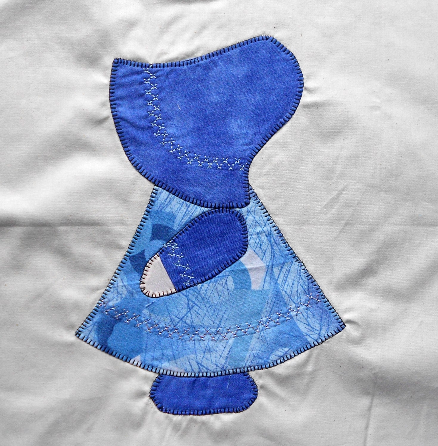 Beautiful Applique & Embroidered SUNBONNET SUE 12" Quilt Block Square No. 24