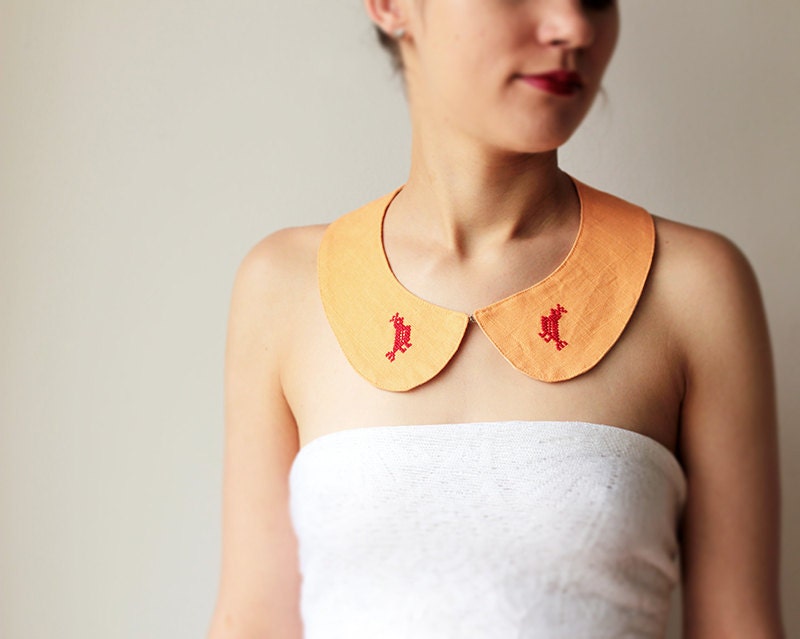 Hand embroiderd Peter pan collar - Peach orange - Birds
