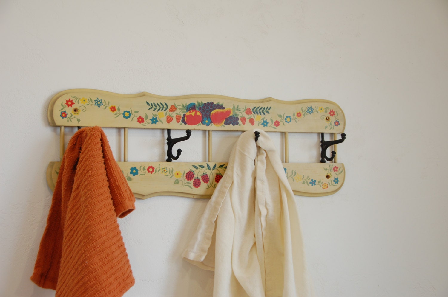 Vintage Hand Painted Fruit Kitchen or Bath Towel Rack Holder Metal & Wood Wall Mounted