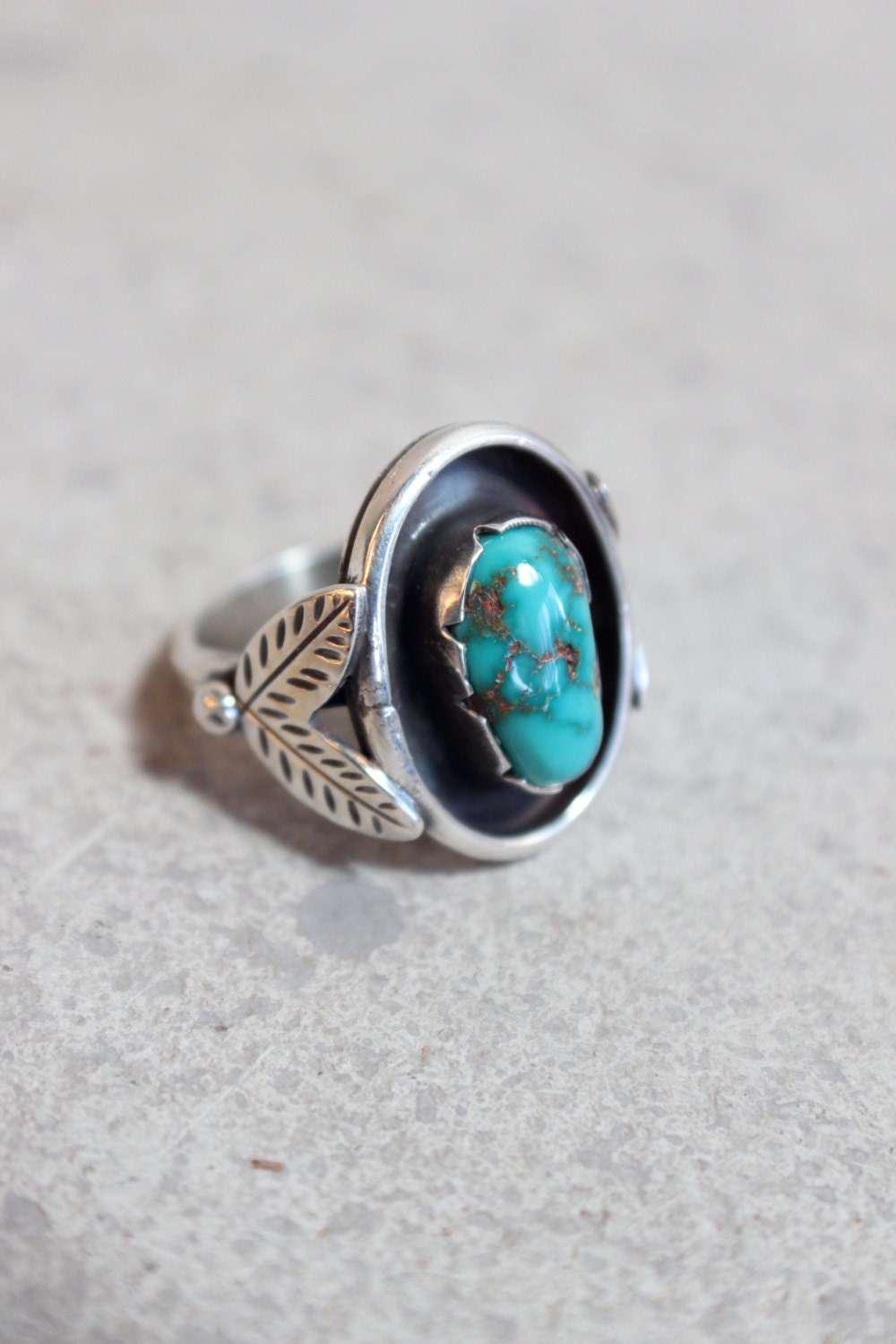 Vintage Ring Turquoise and Sterling Silver Southwestern Jewelry Leaves