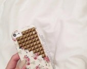 FREE Shipping US -- iPod Touch 5th Generation White Vintage Floral Studded Silicone iPod Case