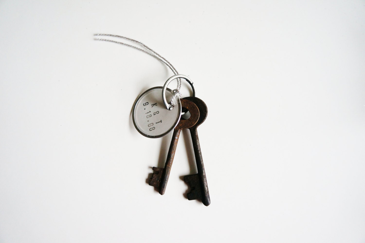 Antique Skeleton Key, Set of 2, Circle Tag, Key Ring, Wedding Keepsake- Free Shipping