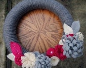 Yarn Wrapped Wreath with Dimensional Felt Flowers and Leaves. Grey, Cream, Fuchsia. 12 -inch by Catshy Crafts
