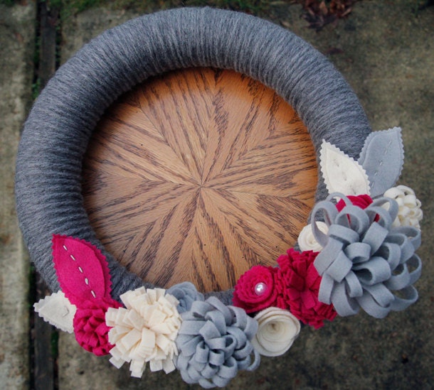 Yarn Wrapped Wreath with Dimensional Felt Flowers and Leaves. Grey, Cream, Fuchsia. 12 -inch by Catshy Crafts