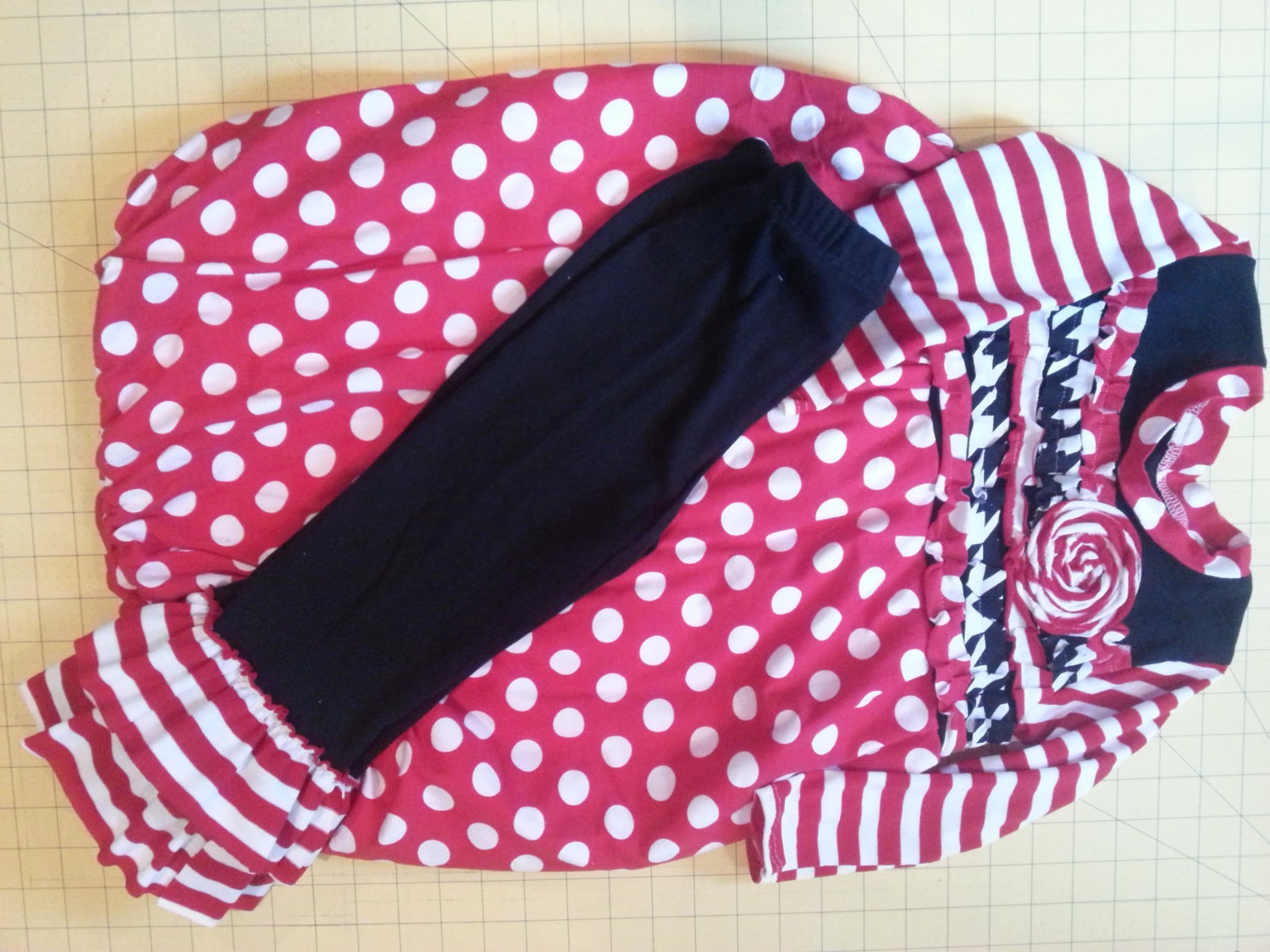The Confetti Dress and ruffle leggings -- Long Sleeve Jersey Bubble Hem Dress with ruffle knit Capris Girls Size 6 - 6x