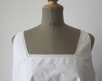 1900s French White cotton blouse // Embroidered initials "TL" //
