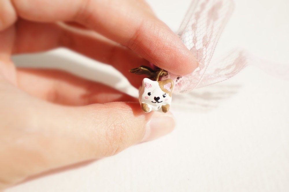 Kawaii Kitten // Cell Phone/ Dust Plug Charm made from Polymer clay -- Fairy tale inspired accessories