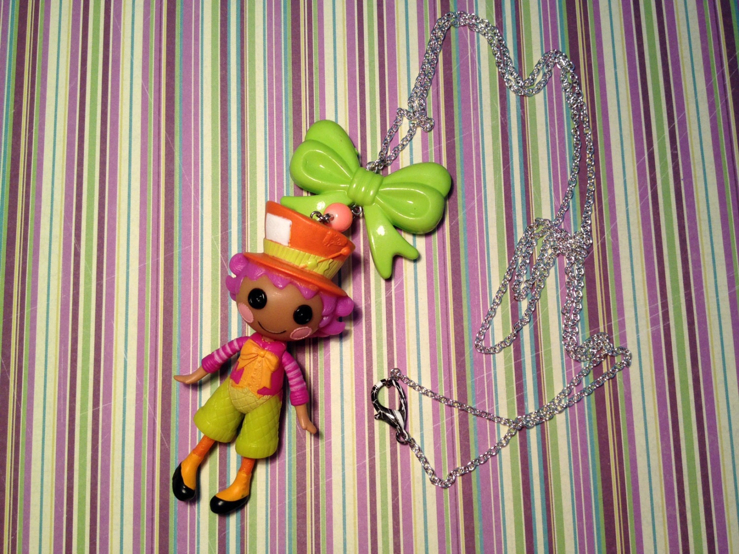 Mad Hatter Bow Necklace