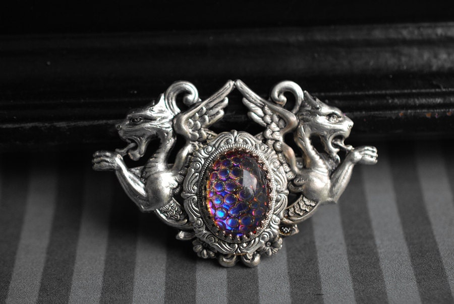 Medieval Dragons hair clip with purple snakeskin glass cabochon - Gothic jewelry