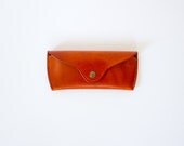 NO 8, Sunglasses case in Cinnamon