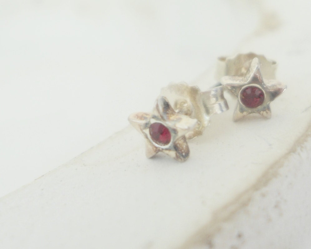 silver star earrings- ruby red gemstone- for her- all seasons- sparkling vintage accessory- Sweetlakevintage