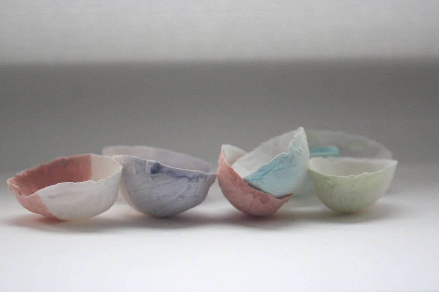 Walnut shells from stoneware English fine bone china in 4 pastel colours