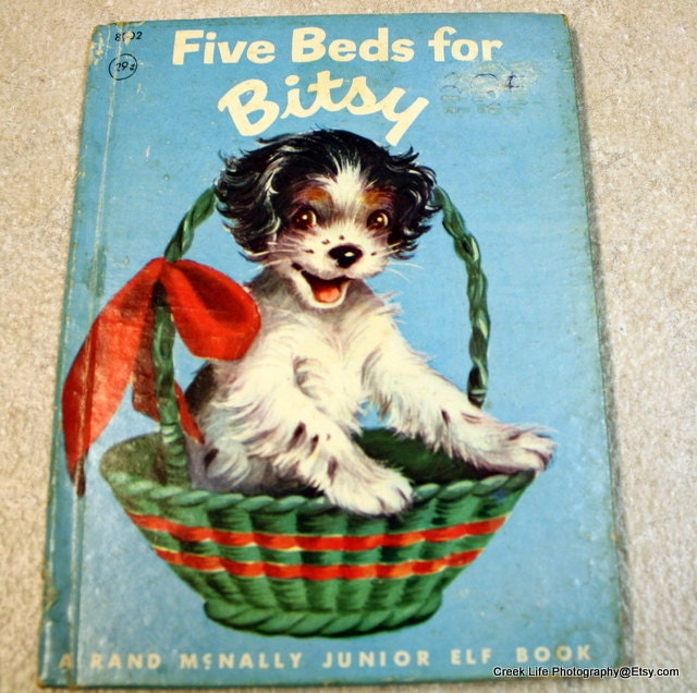 Five Beds for Bitsy: A Puppy Grows Up Ian Munn
