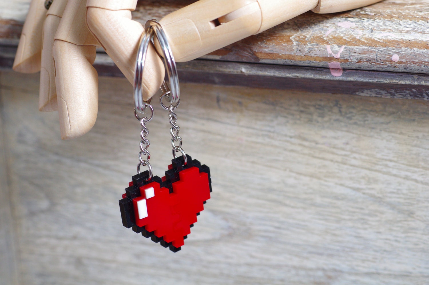 Pixel Heart Zelda Acrylic Plastic Keychain for couple and gamer 8 bits design for couple and gamer