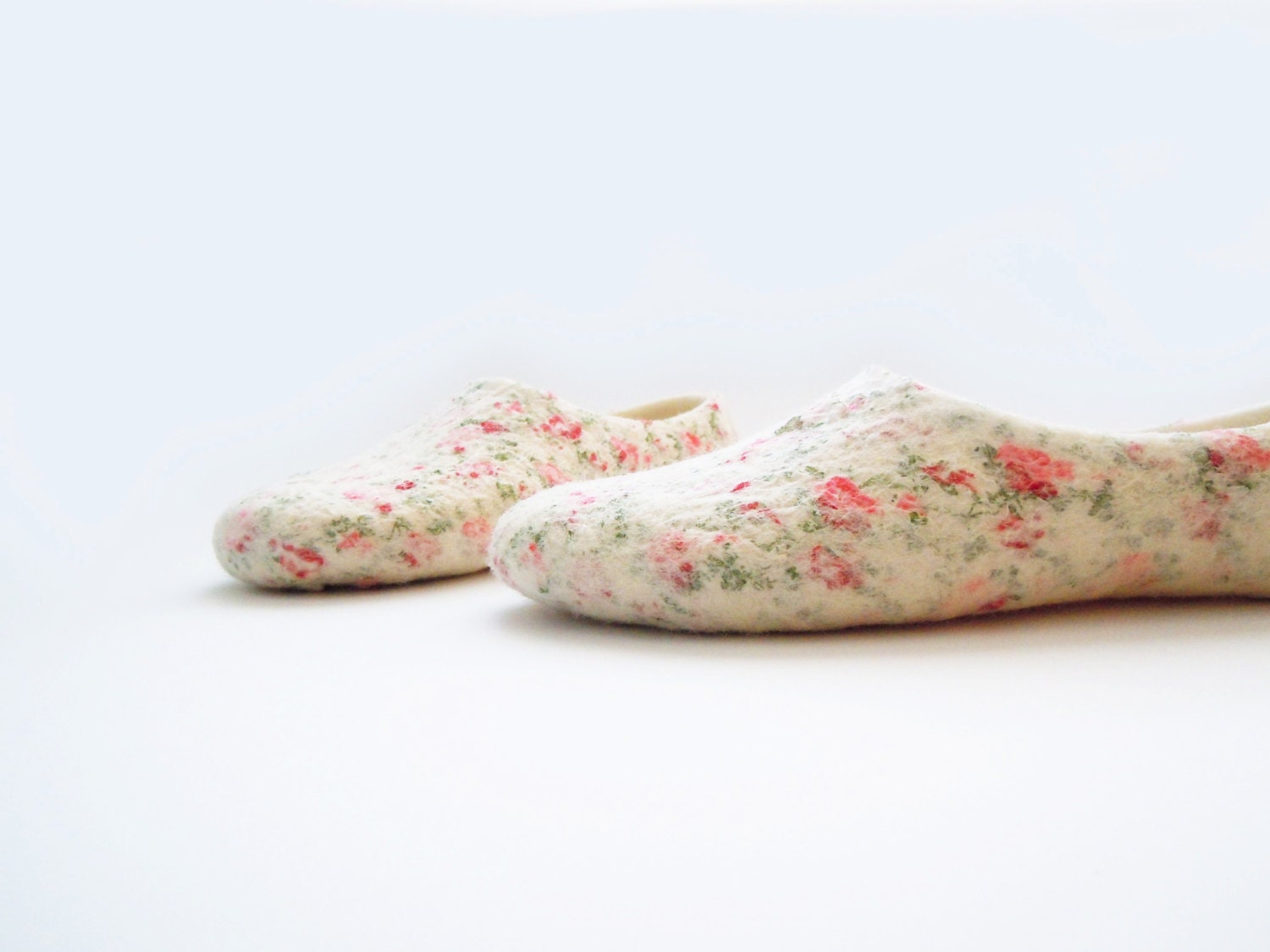 Felted summer colour slippers. ROSES