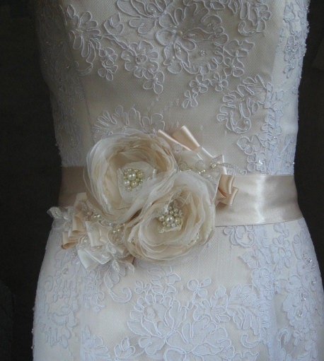 Bridal sash, wedding pearl sash belt, Vintage rustic ivory champagne 2 flower romantic - ribbon belt dress sash lace pearl natural nature