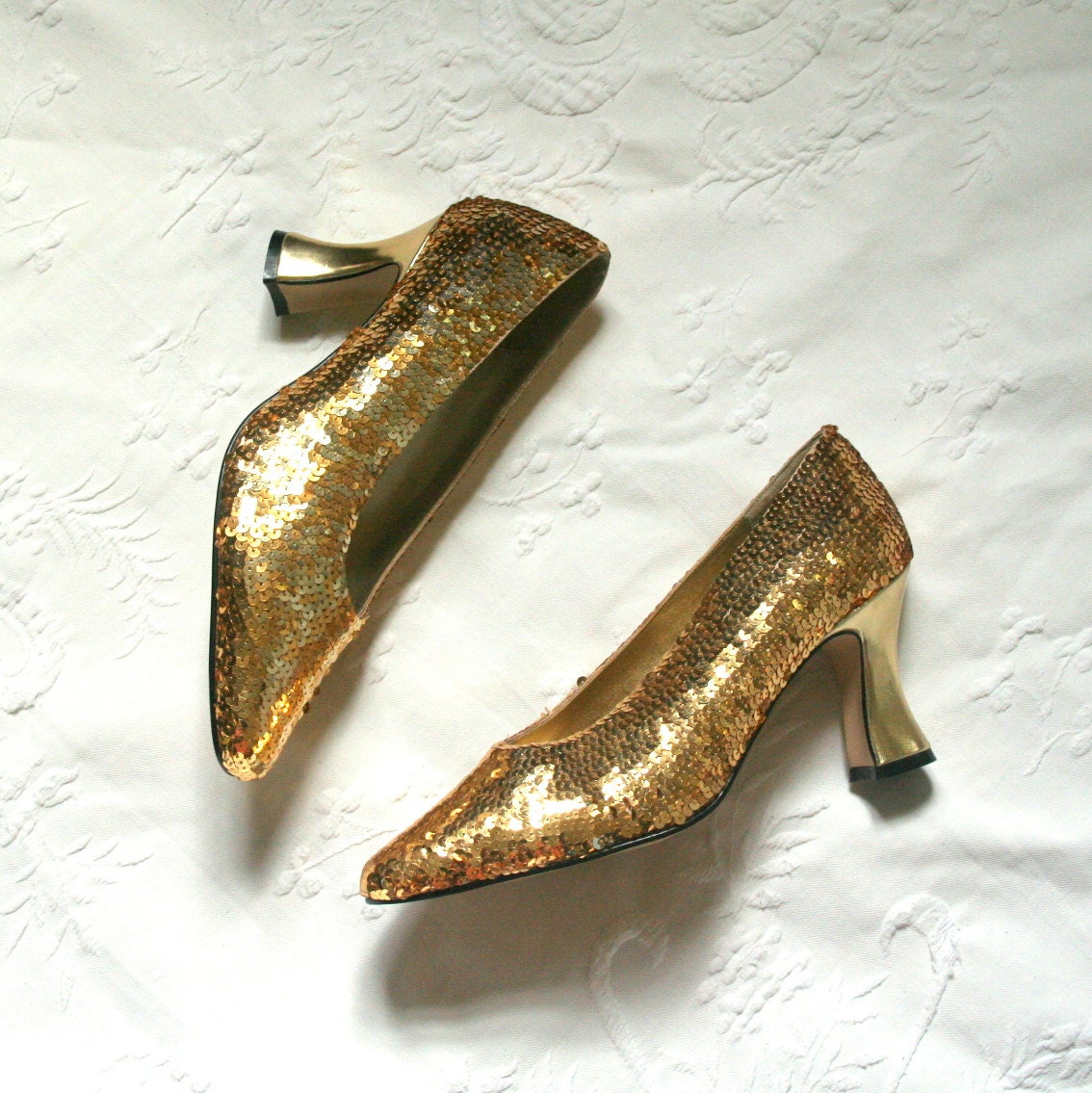 sparkly gold heels - pumps / Sequins & Louis Heel / 1980's - 90's prom