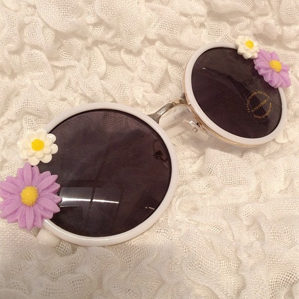 White Retro Round Purple Flower Daisy Sunglasses