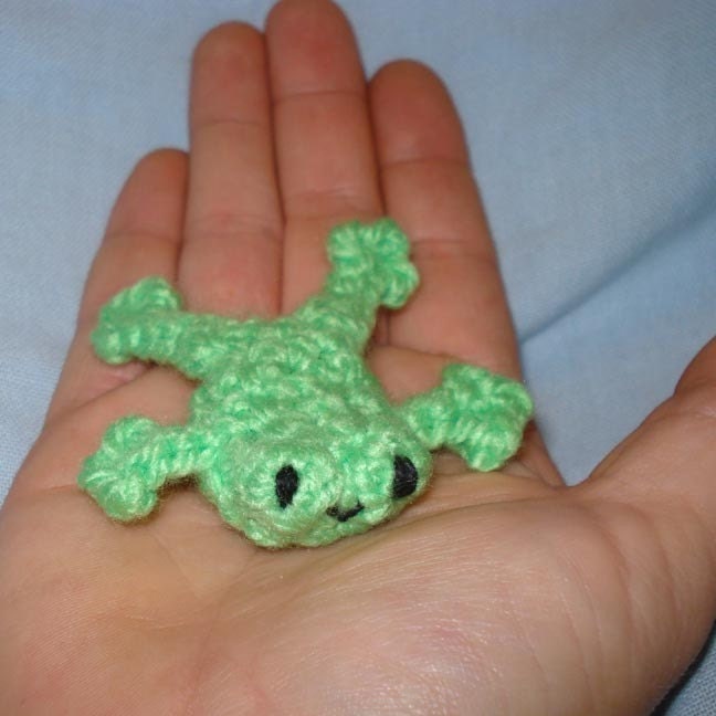 Frog in my Pocket - amigurumi