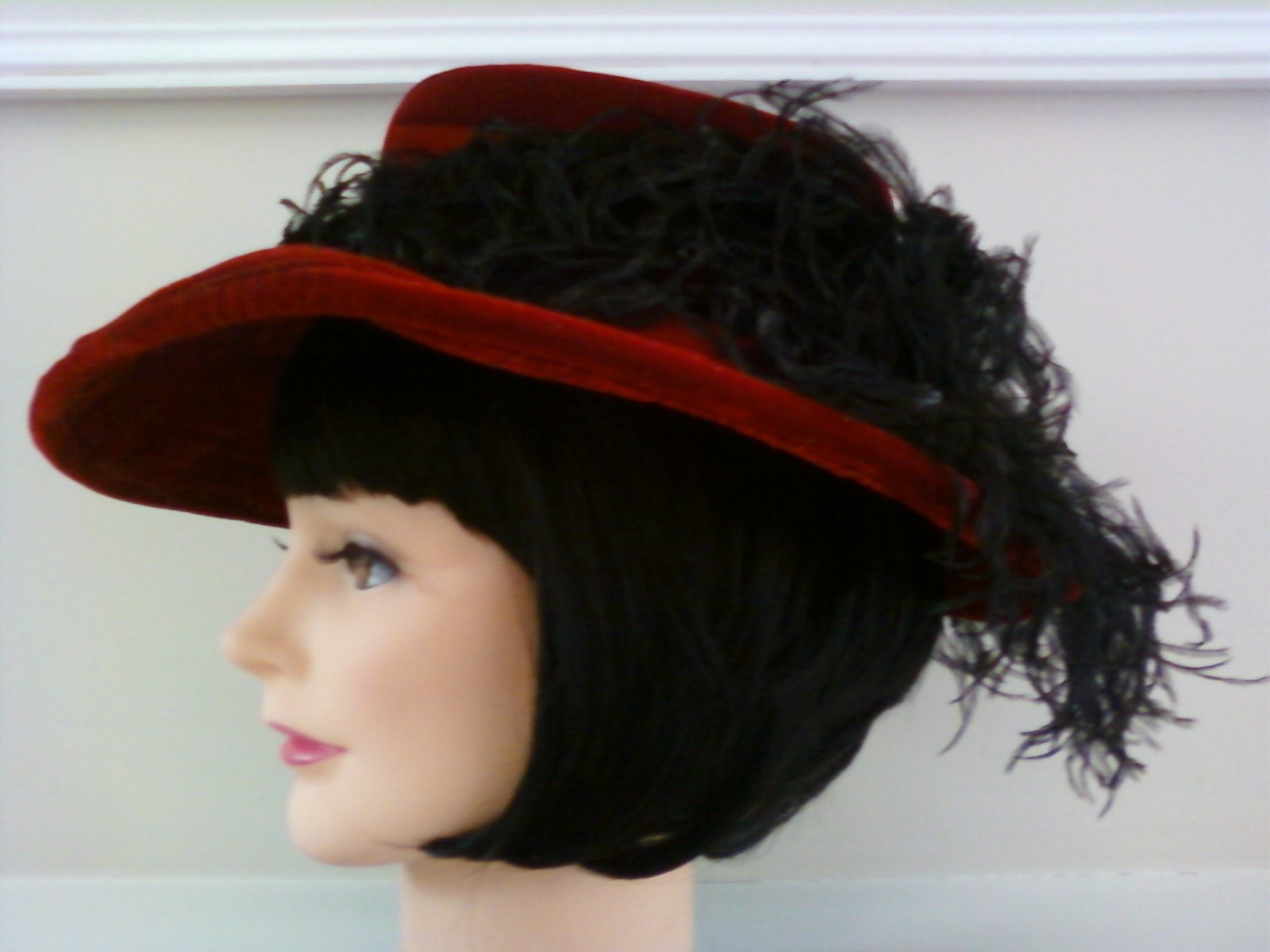 Beautiful Vintage Red Hat Feather