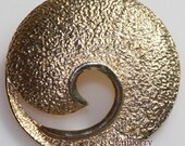 Vintage Pastelli Hammered Gold Swirl Brooch