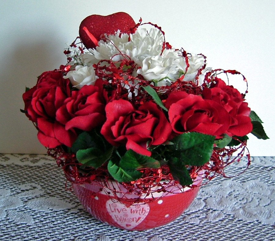 Roses Floral Arrangement With Glitter Garland