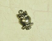 12 Antique Silver Tiny Owl Bird Charms Jewelry Findings 802