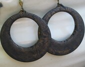 Vintage Old World Black Hoop Earrings with a palm leaf pattern