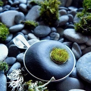 Set in Stone, Moss Pendant