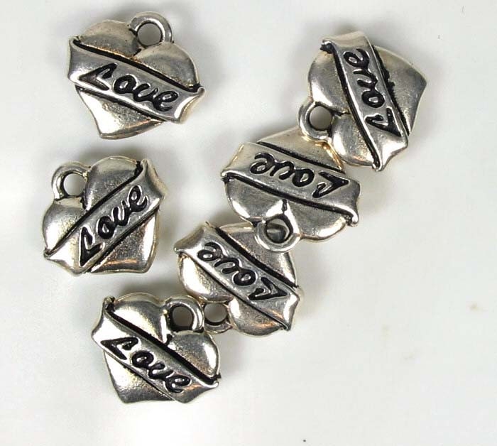 6 Gold Hearts with Love - Tierra Cast Charms