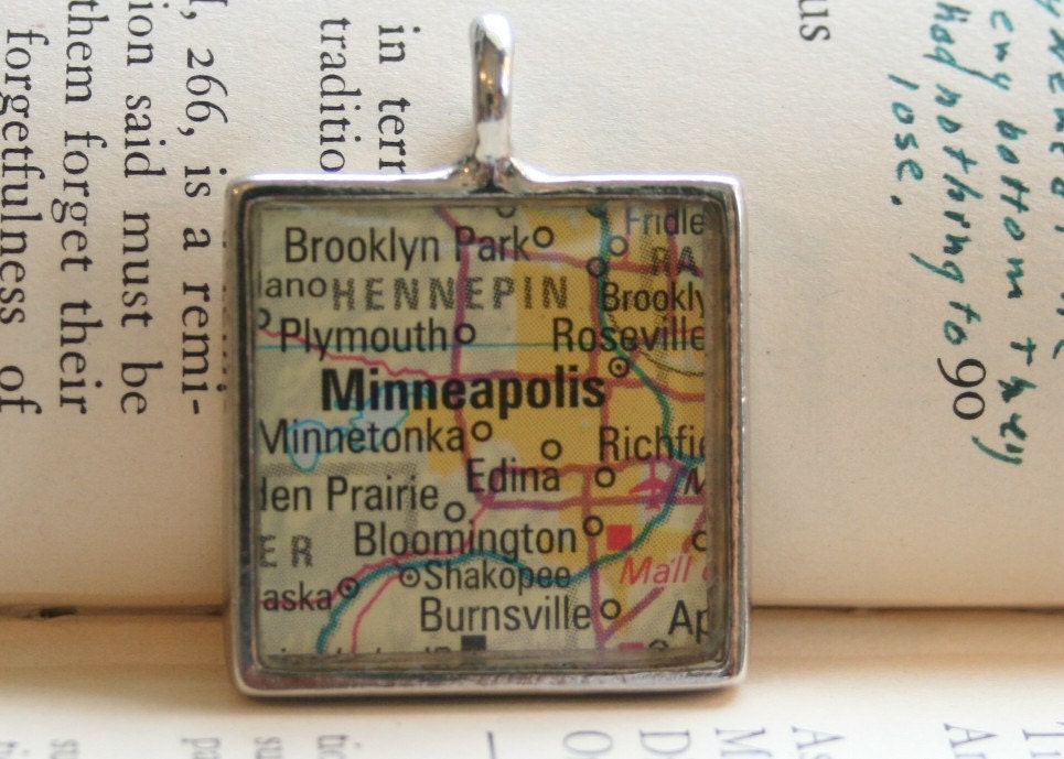 MINNEAPOLIS Minnesota Map Pendant in Silver