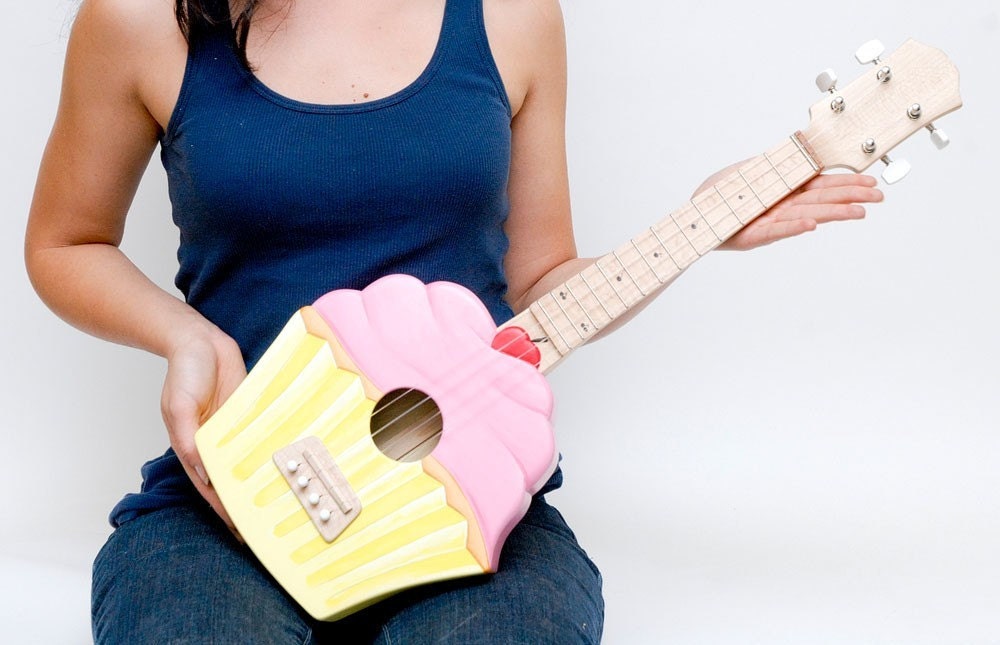 Cupcake ukulele (cakulele) soprano