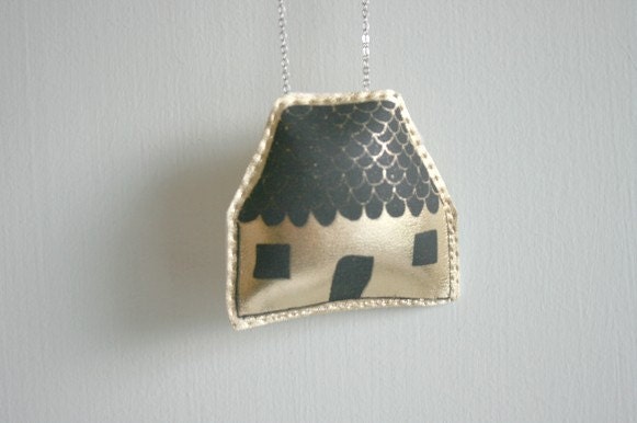 HOUSE necklace in gold screen printed
