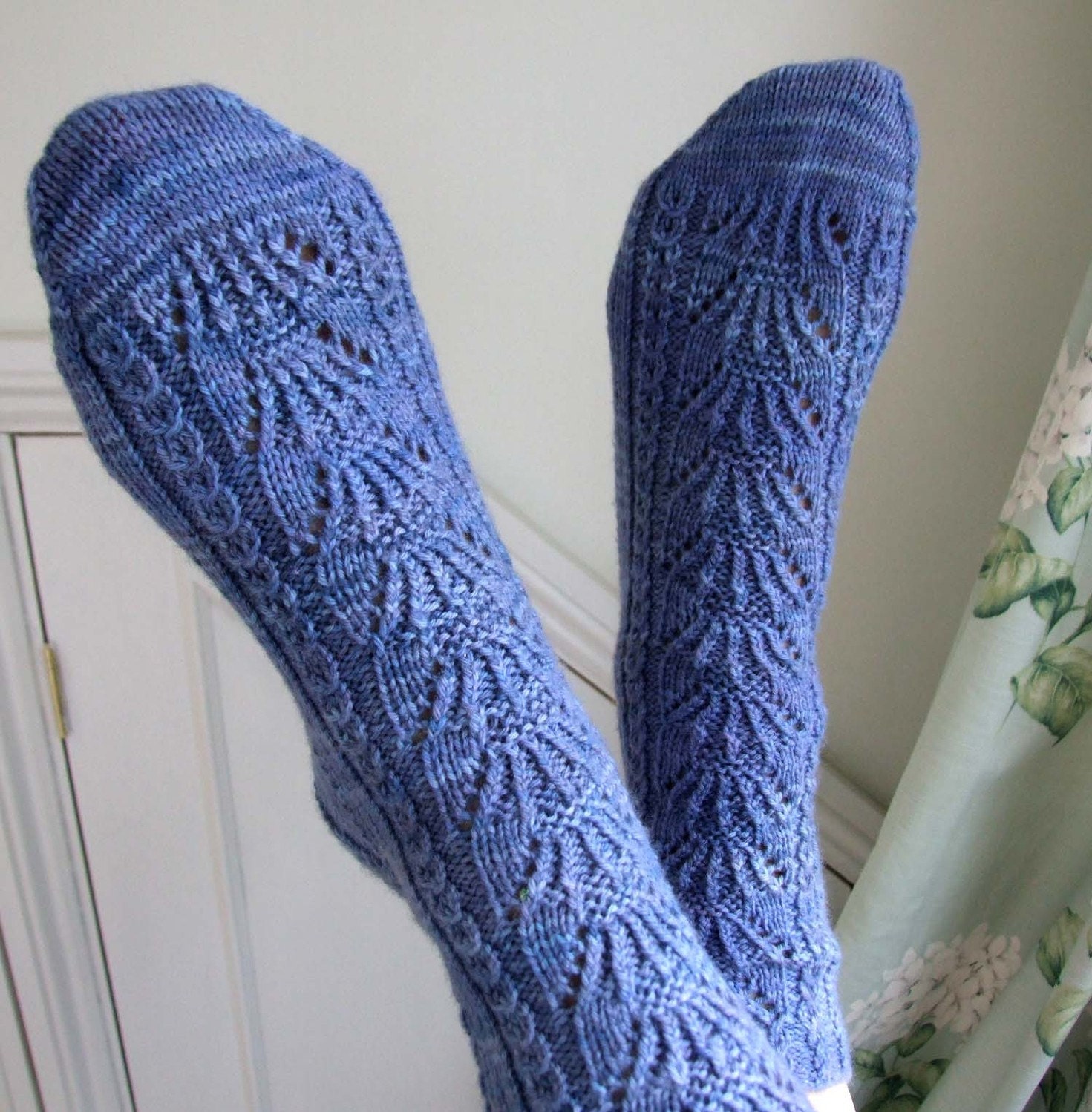 Sweet Chicory socks - knitting pattern pdf