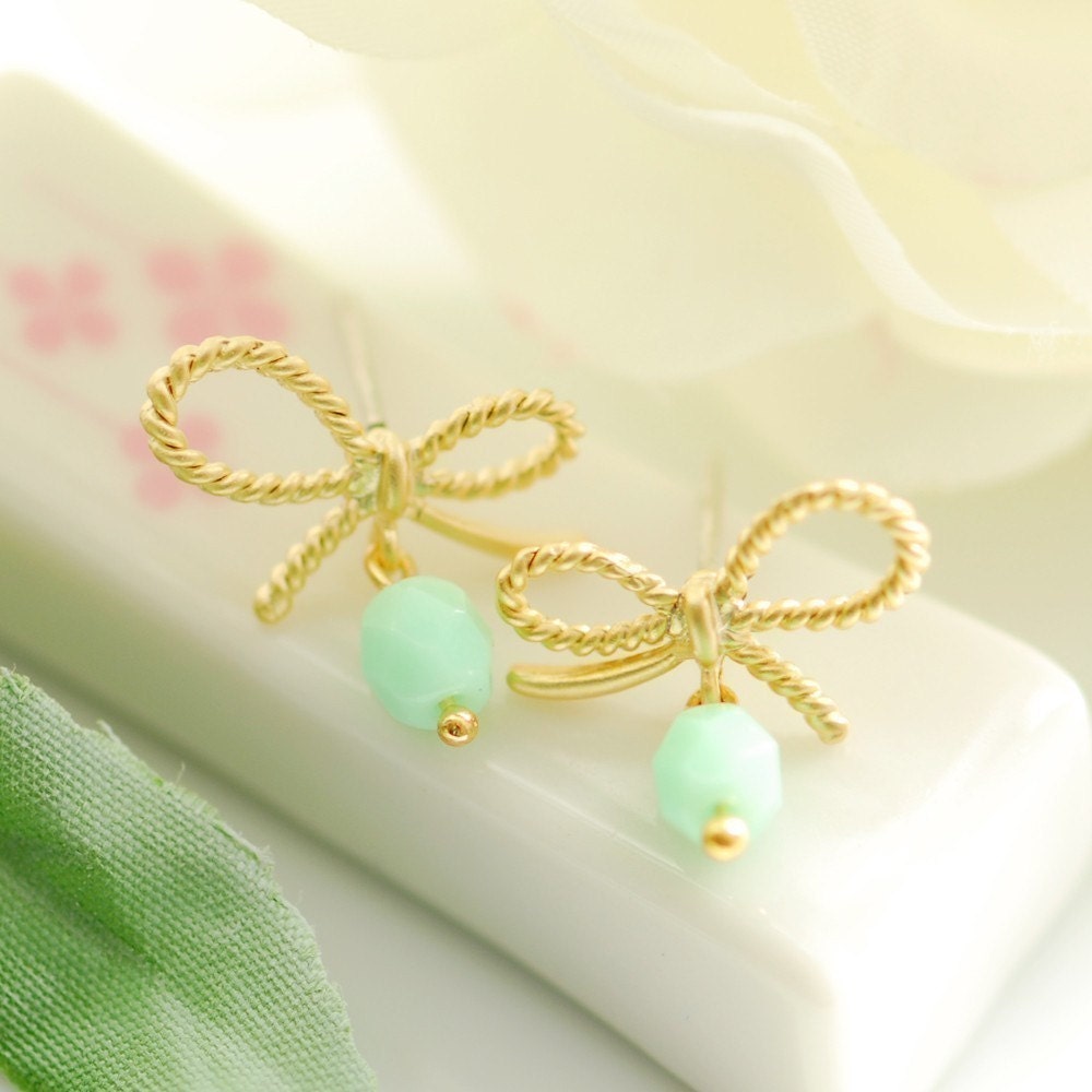Bow promise earrings in gold and mint